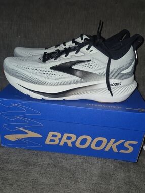 Brooks Glycerin 23 Men’s Size 10 2E Wide White Black Gum Running Shoes NWT